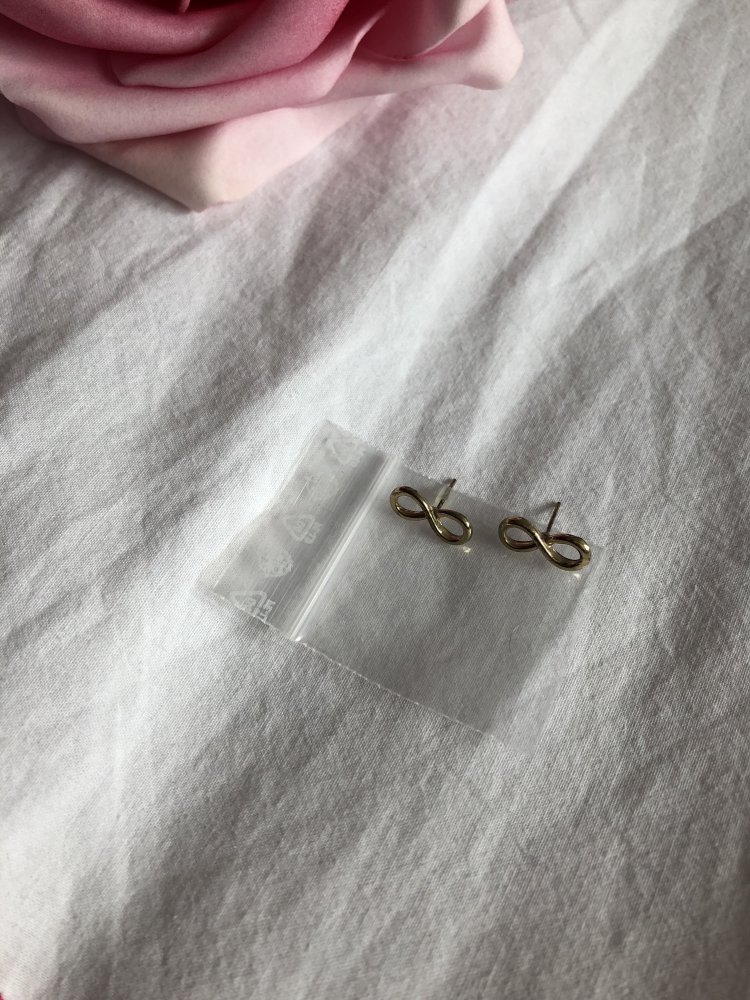 Neuwertige infinity Ohrstecker goldfarben