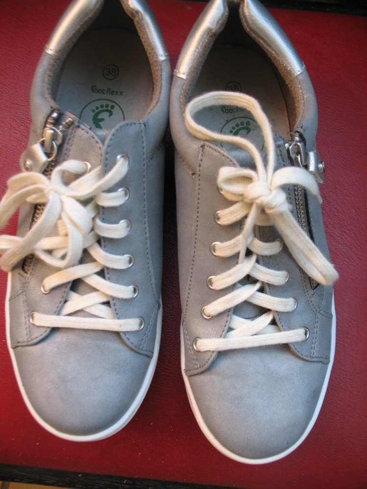 Sneakers grau