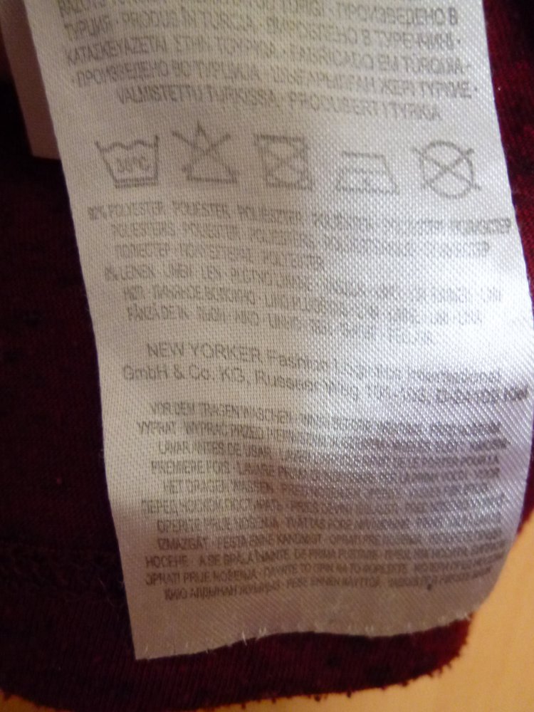 Rotes langärmeliges Shirt mit Aufdruck 