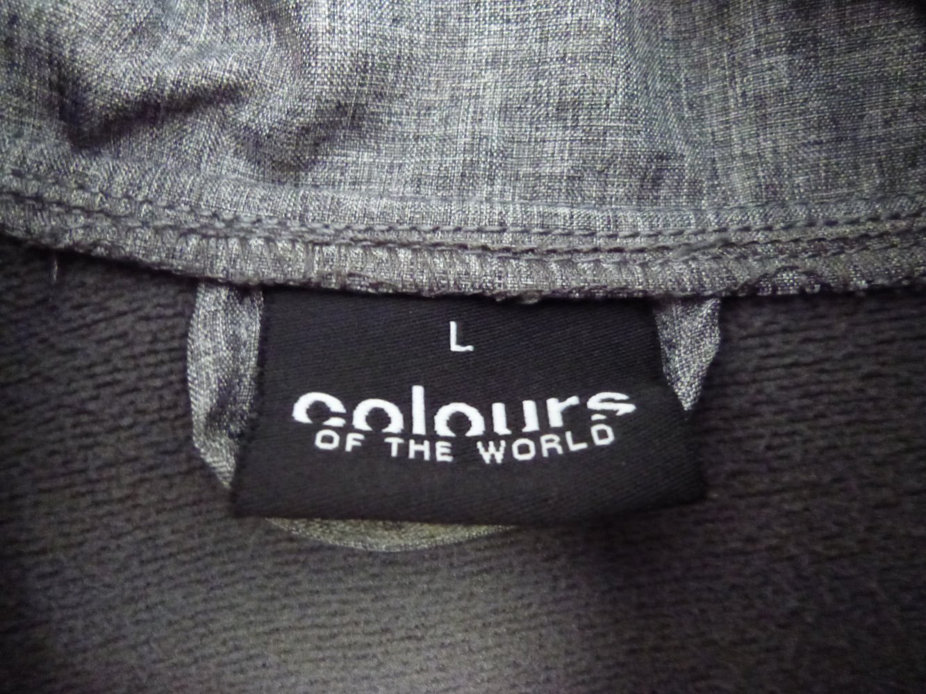 Graue Übergangsjacke mit pinken Akzenten