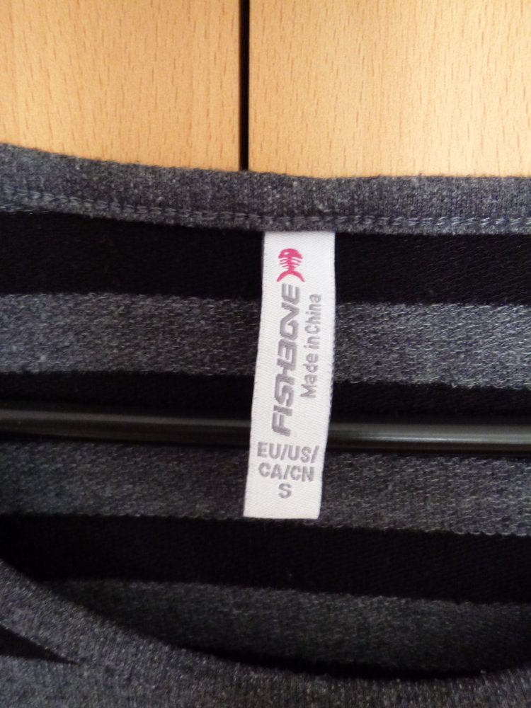 Schwarz-grau gestreiftes langärmeliges Shirt, Größe S