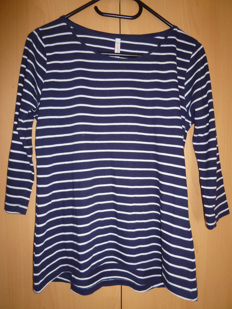 Blau-weiß gestreiftes Shirt mit 3/4-Ärmeln, Größe L