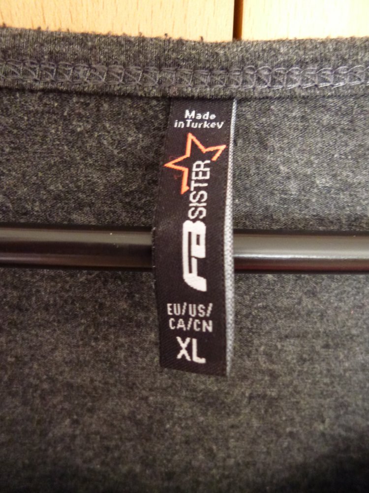 Graues langärmliges Shirt, Größe XL (fällt kleiner aus)