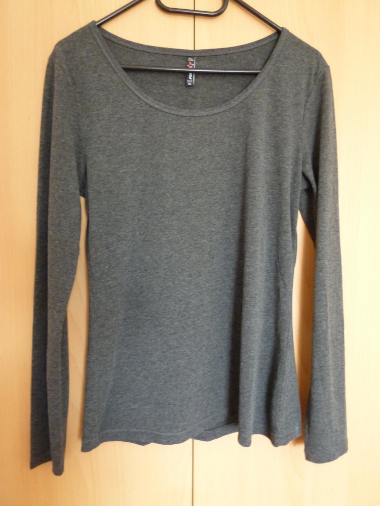 Graues langärmliges Shirt, Größe XL (fällt kleiner aus)