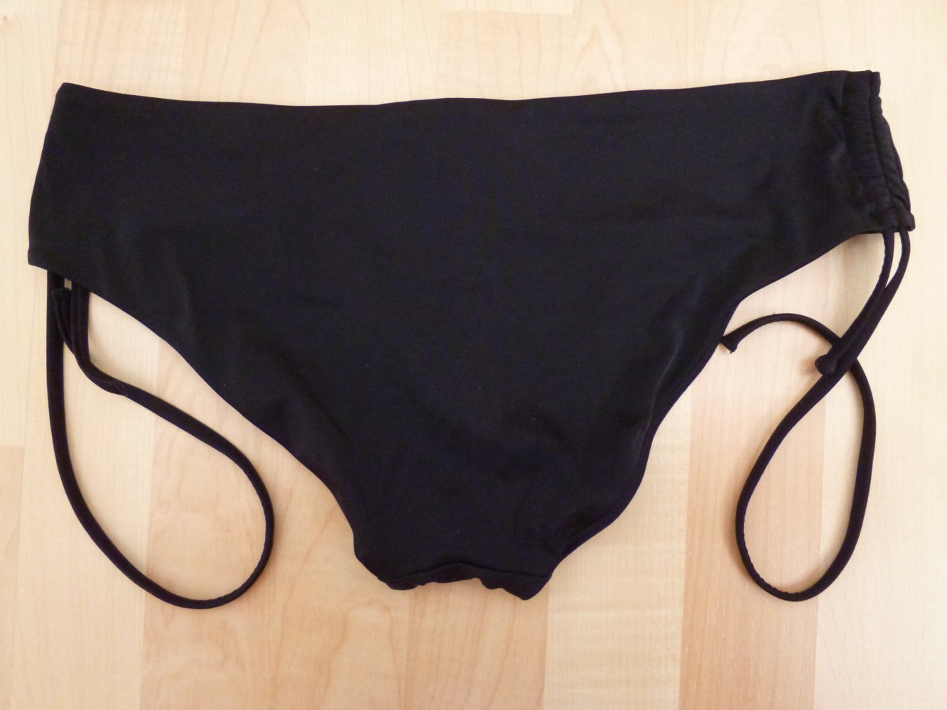 Schwarze Bikinihose, Größe 42