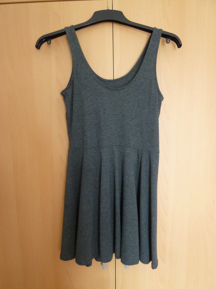 Kurzes graues Kleid, Größe L