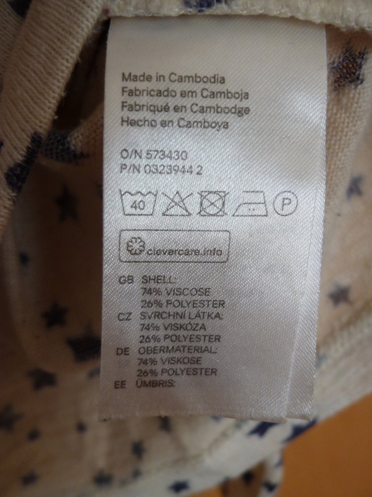 Helles langärmeliges Shirt mit blauen Sternen, Größe M