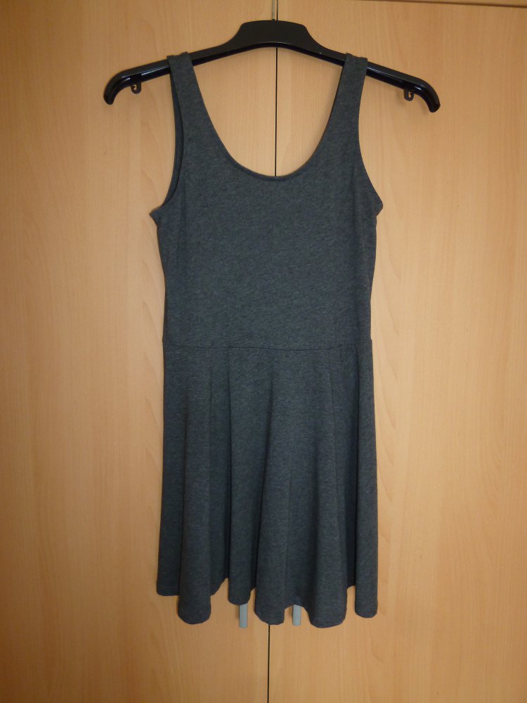 Kurzes graues Kleid, Größe L