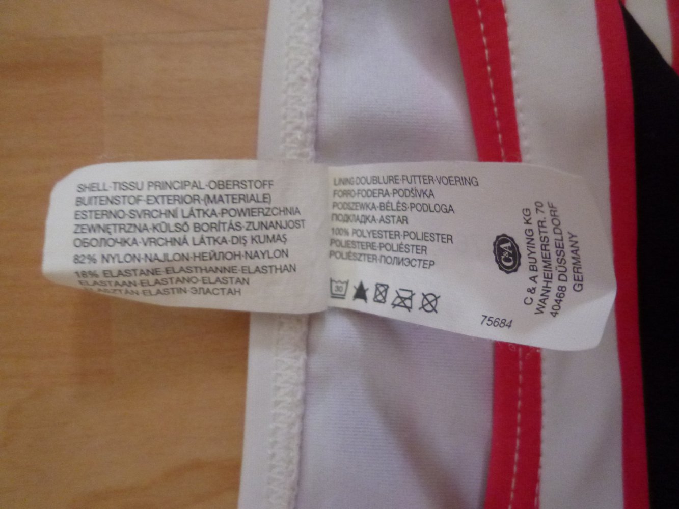 Buntes (schwarz, weiß, grün, pink) gestreiftes Bikini-Unterteil/Bikinihose, Größe 170/176