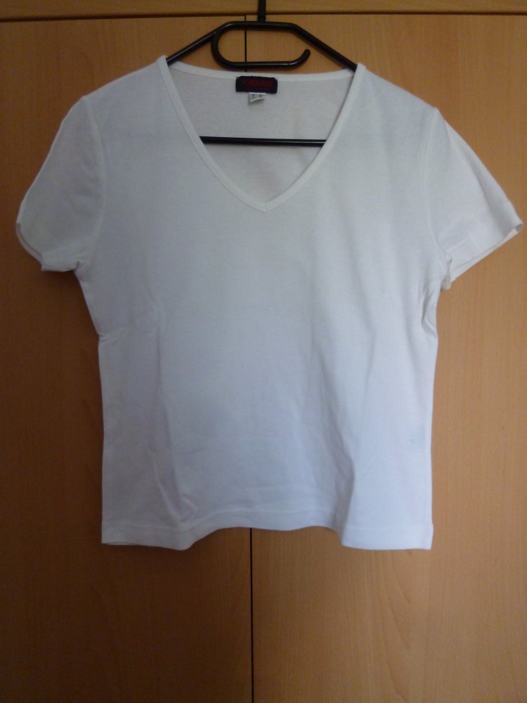 Weißes T-Shirt mit V-Ausschnitt