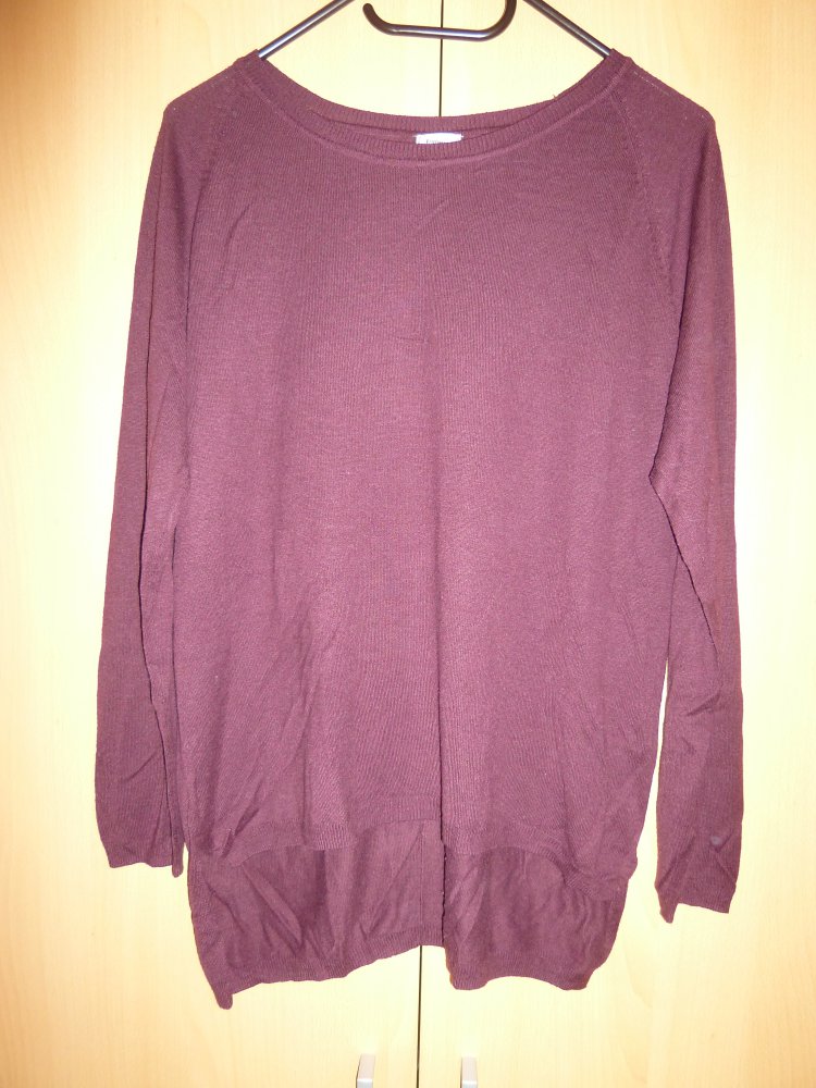 Rotes langärmeliges Shirt, Größe unbekannt