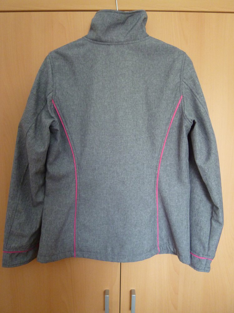 Graue Übergangsjacke mit pinken Akzenten