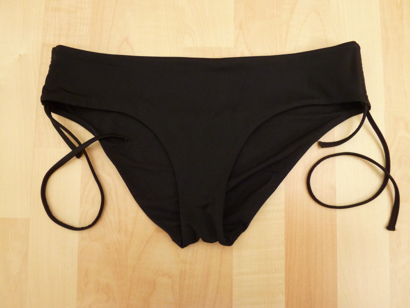 Schwarze Bikinihose, Größe 42