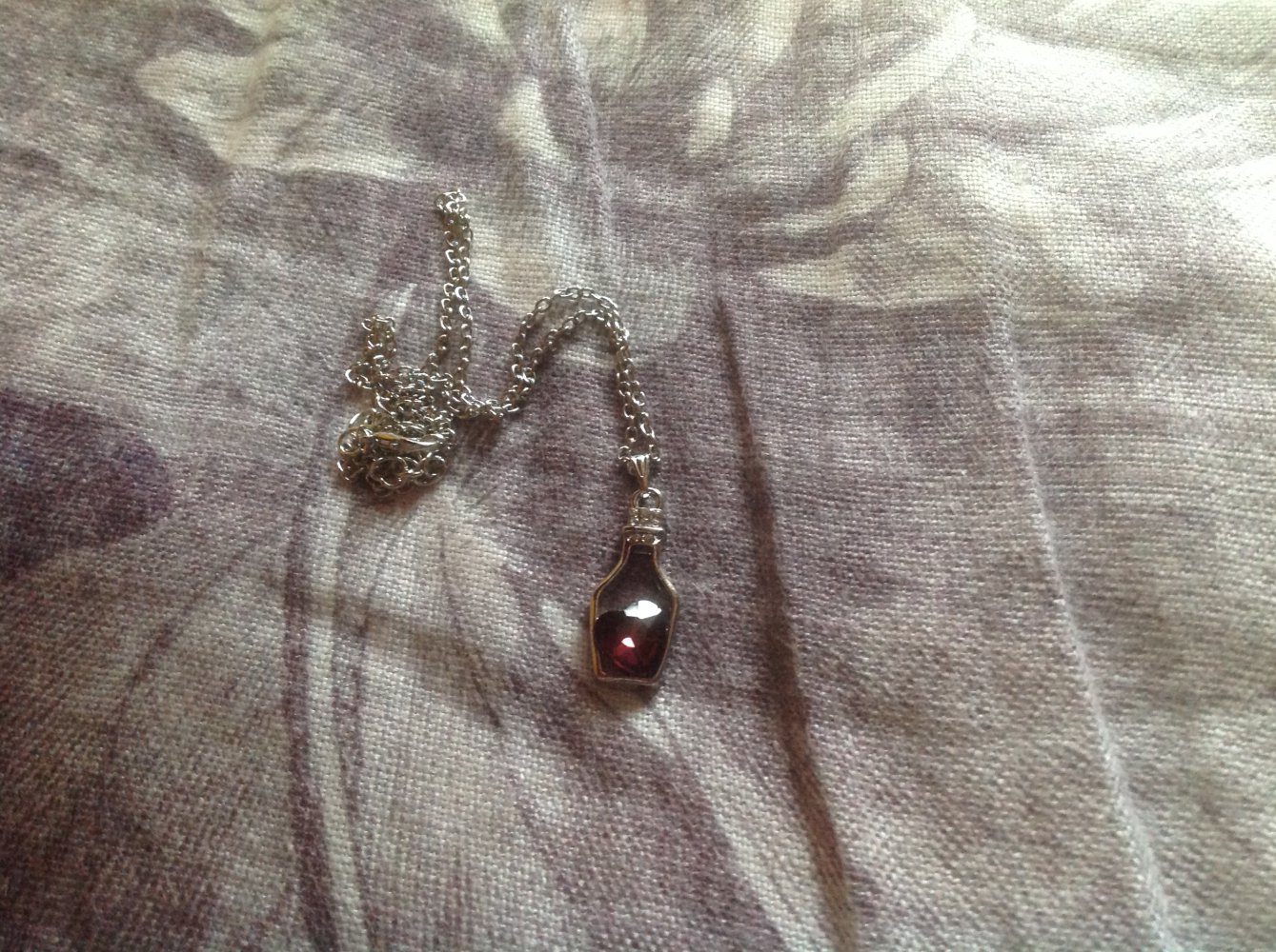 Kette mit Flasche und Herz