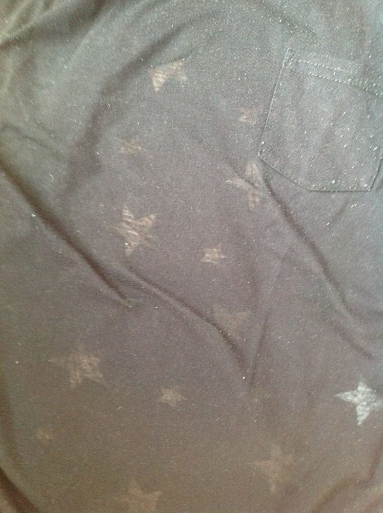 Schwarzes Shirt mit Sternen
