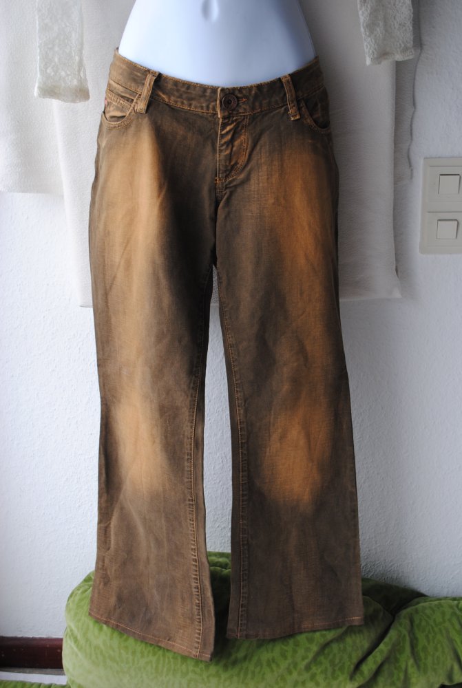 Braune jeans tolle Waschung Kurzgröße