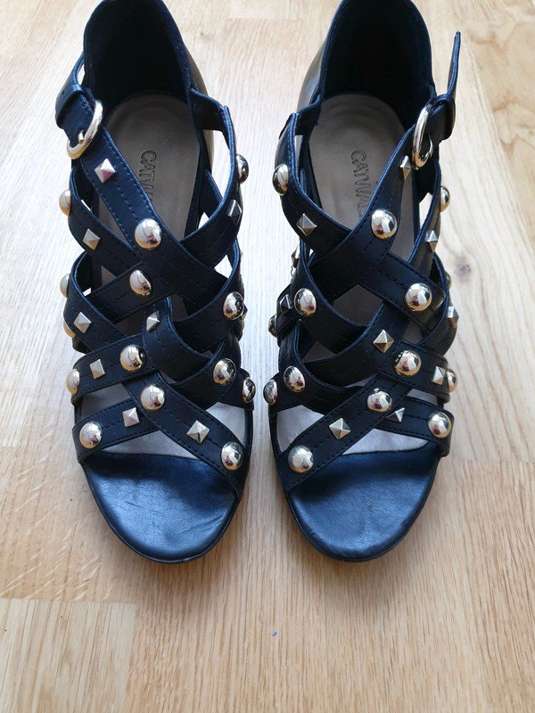 Pumps High Heels schwarz mit goldenen Nieten Catwalk