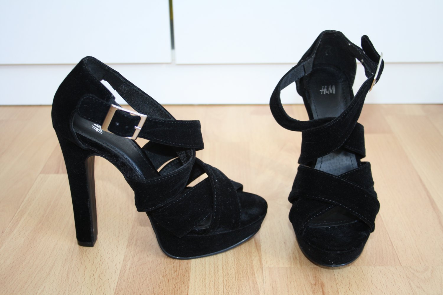 * High Heels schwarz Samt H&M