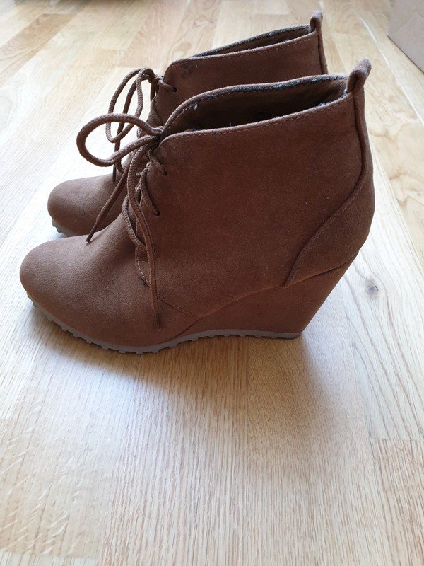 Stiefeletten mit Keilabsatz Wedges Braun zum Schnüren