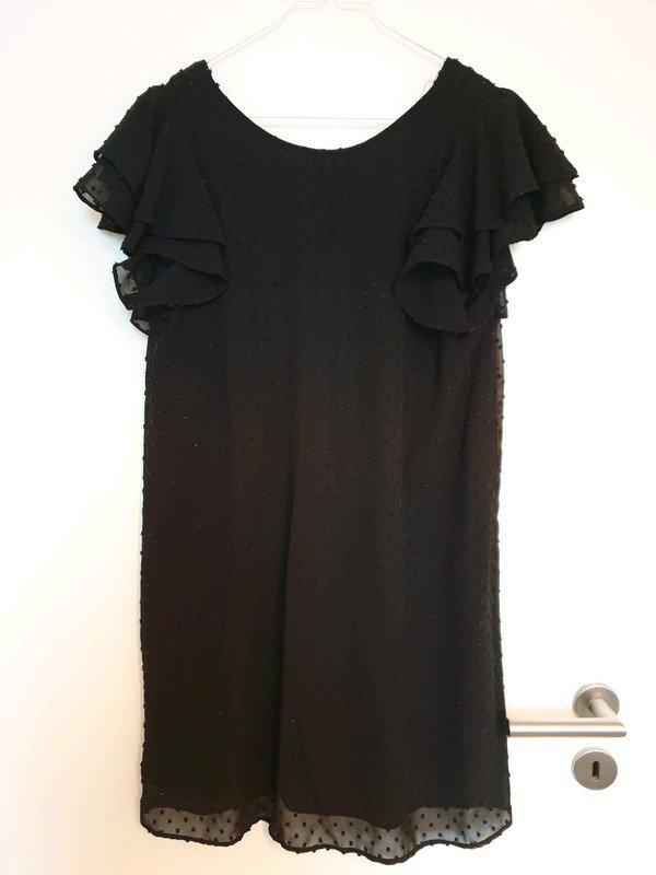 Zara Kleid schwarz mit Volants an den Ärmeln