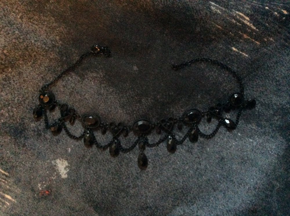 Schwarzes Halsband