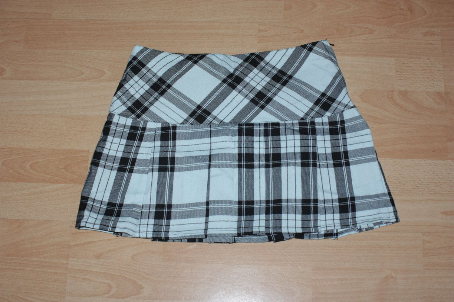 H&M Karierter Schottenrock, Faltenrock in Gr. 34