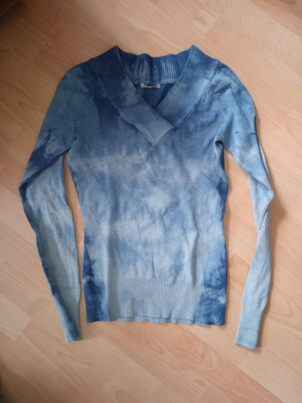 Pullover Batik Muster blau grau mit V-Ausschnitt, Gr. S Fishbone