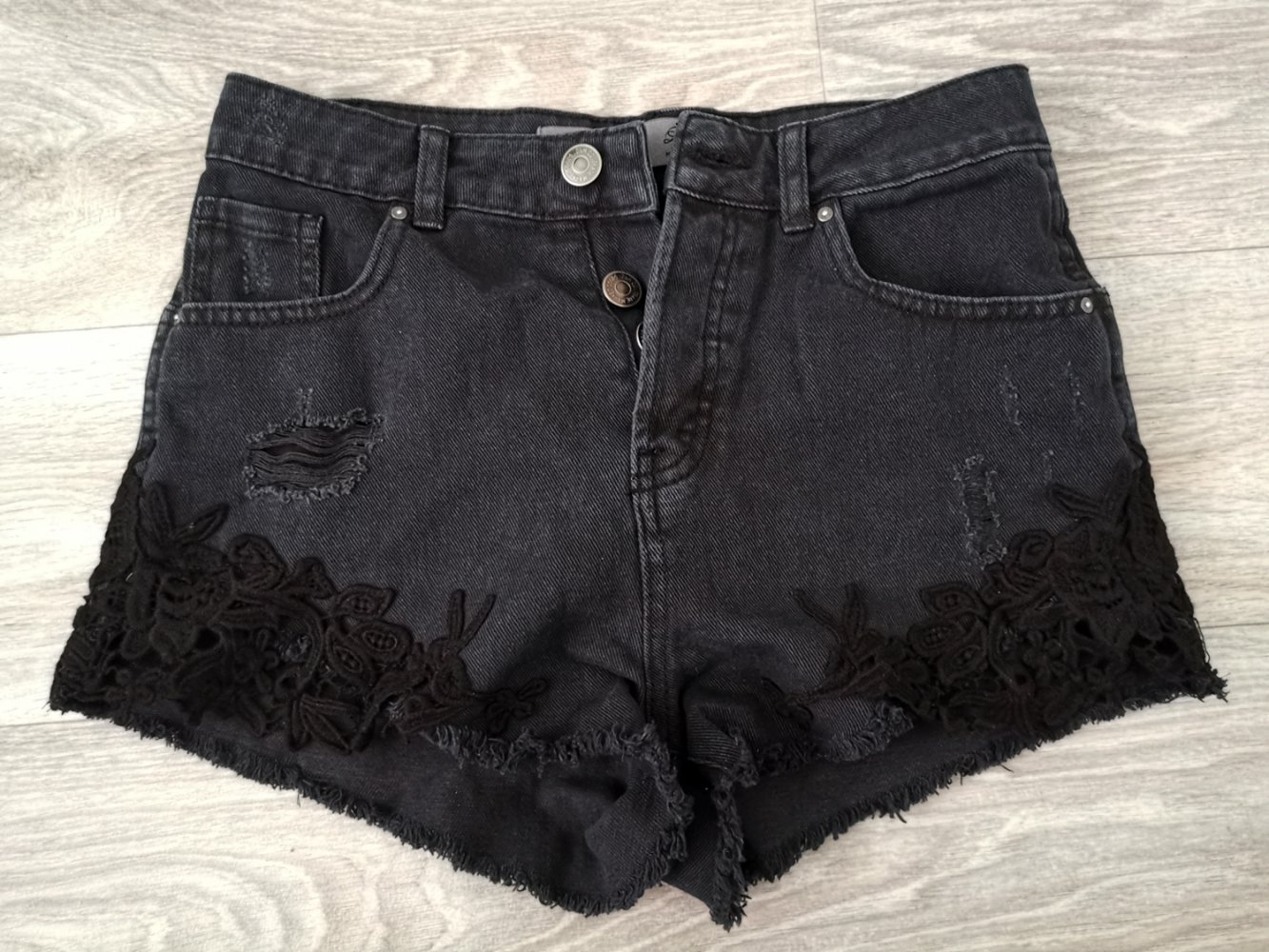 Hotpants mit Spitze, stonewashed