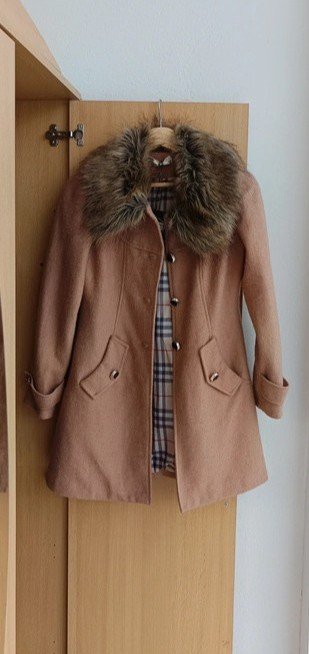 Insta moderne Mantel Übergangsmantel Jacke beige braun XXL Kunstfell Kragen Knöpfe Taschen gr. 34 XS,36 S NEU mit Etikett