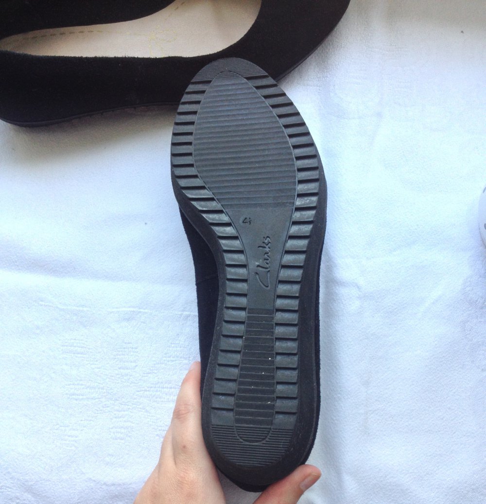 Wunderschöne Schuhe von Clarks mit kleinem Plateauabsatz