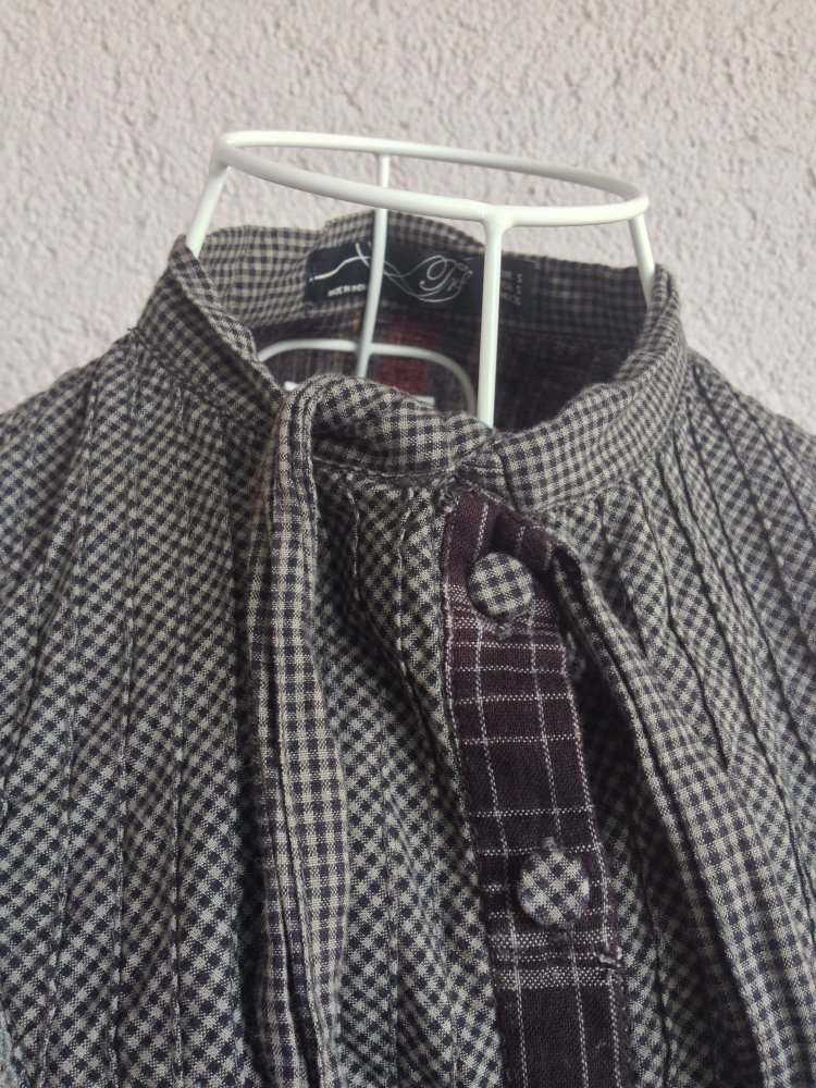 Schönes Kleid mit Karomuster von Zara