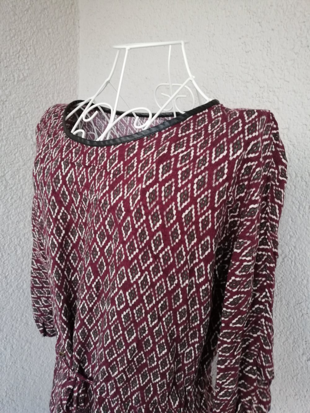 Wunderschönes Kleid mit Muster und 3/4 Ärmeln von Zara TRF