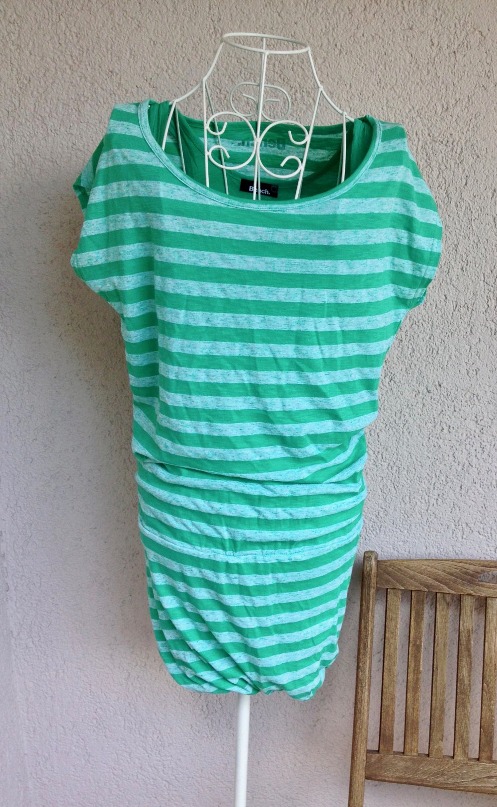 Schönes Kleid mit Streifenmuster von Bench
