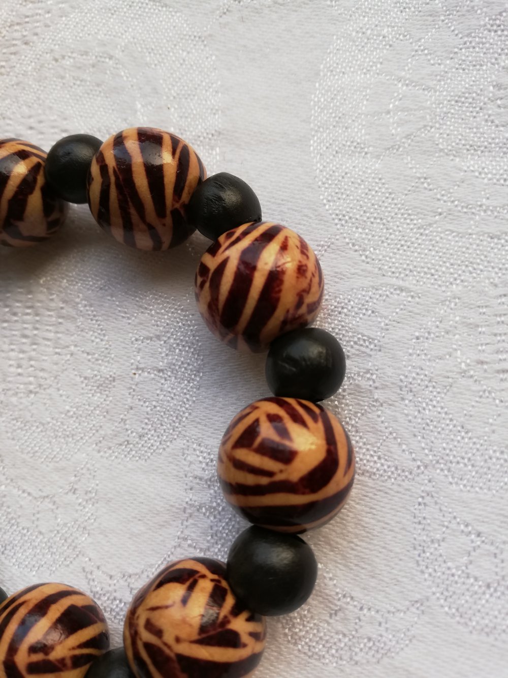 Schönes Armband mit großen Perlen im Boho Look