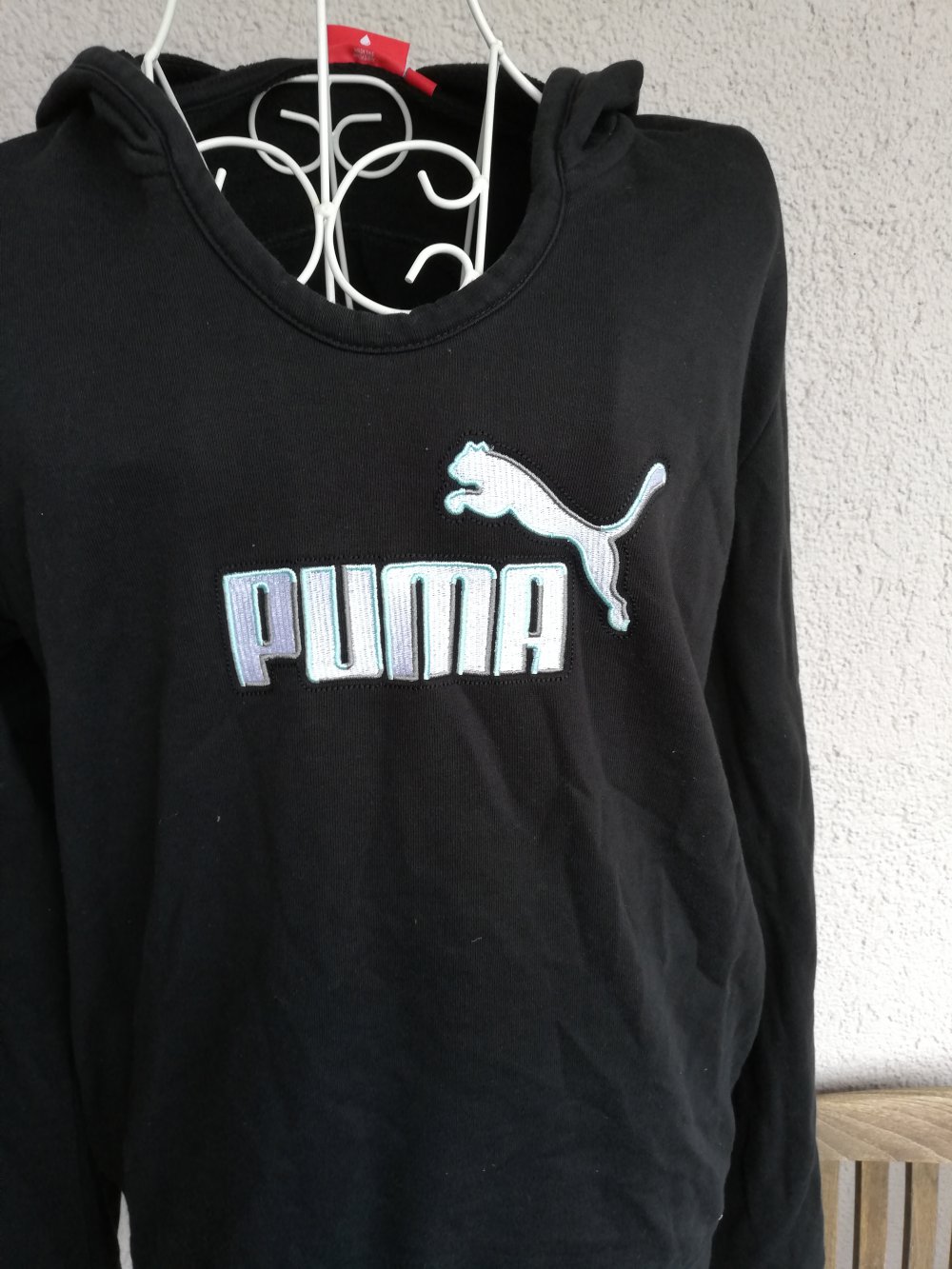 Schöner Pullover mit Kapuze von Puma