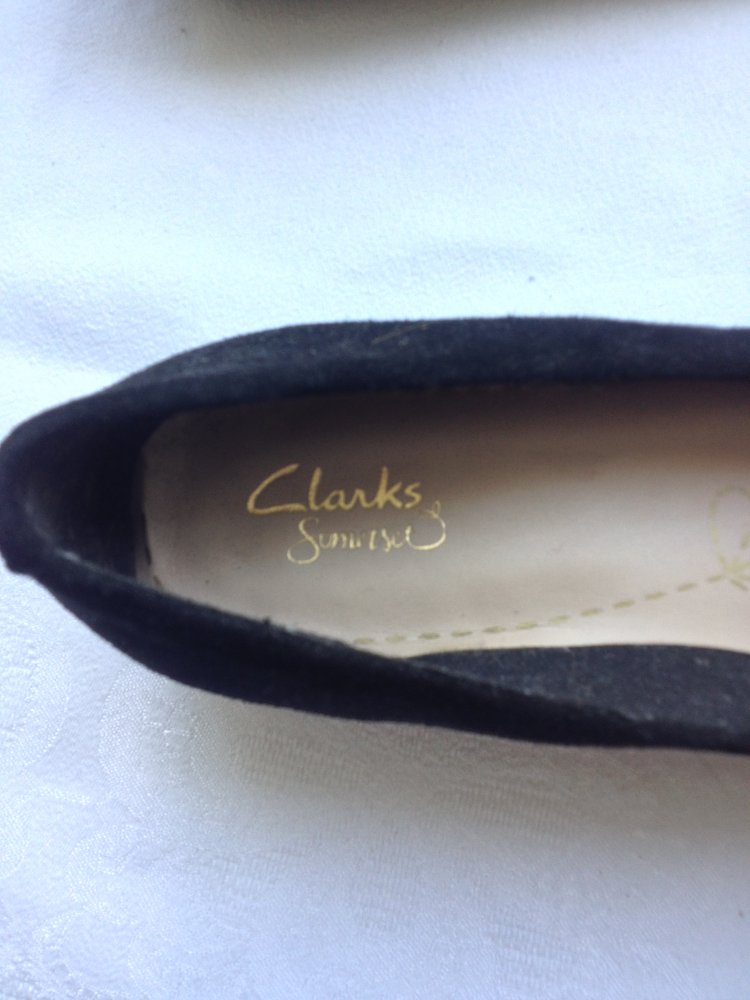 Wunderschöne Schuhe von Clarks mit kleinem Plateauabsatz