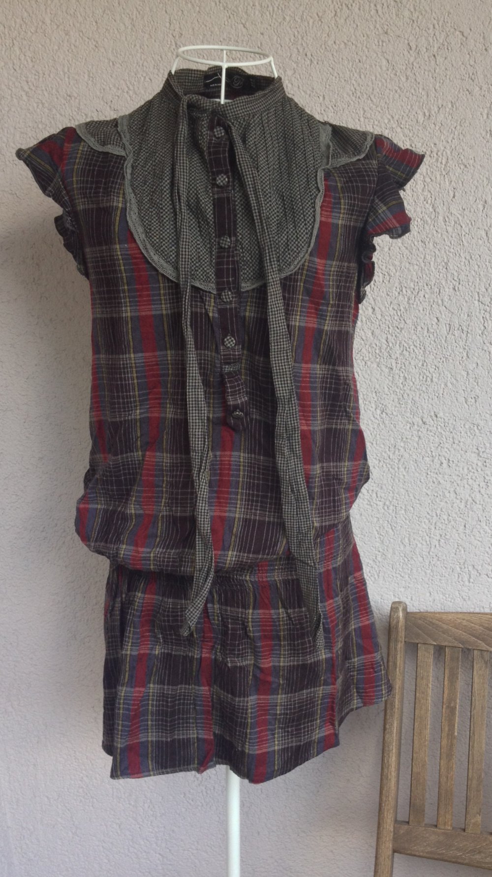 Schönes Kleid mit Karomuster von Zara