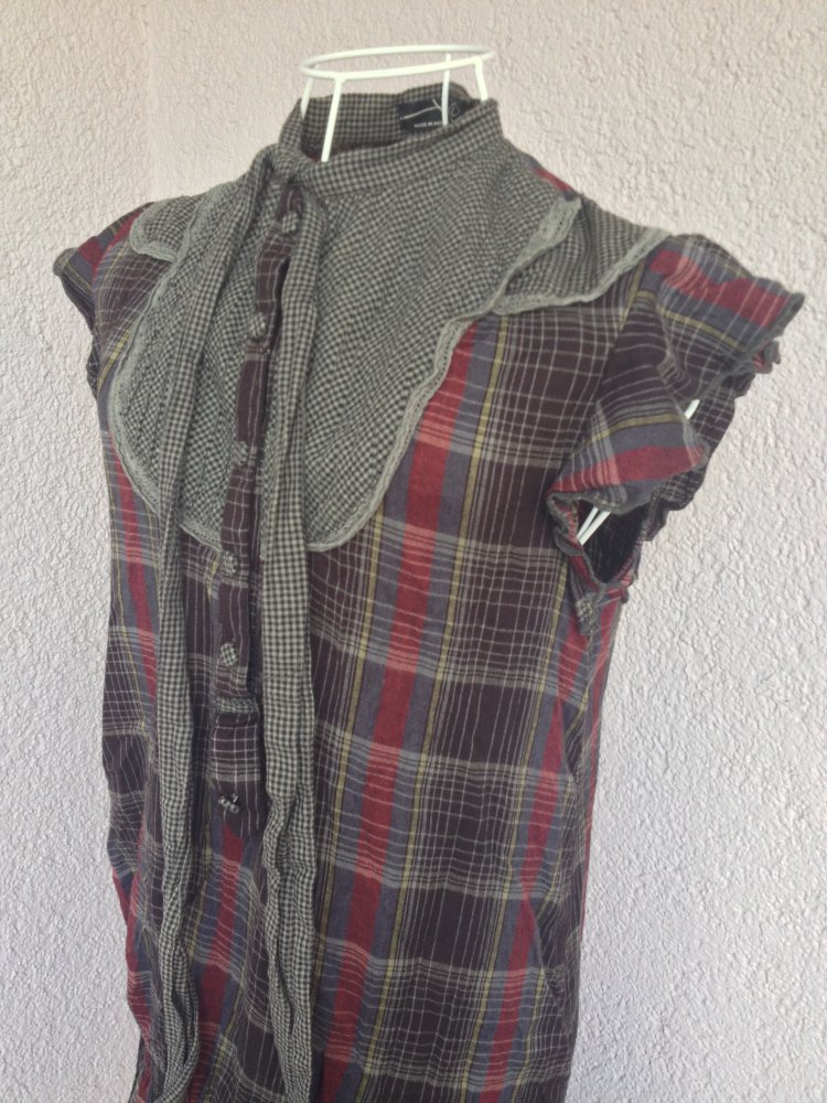 Schönes Kleid mit Karomuster von Zara