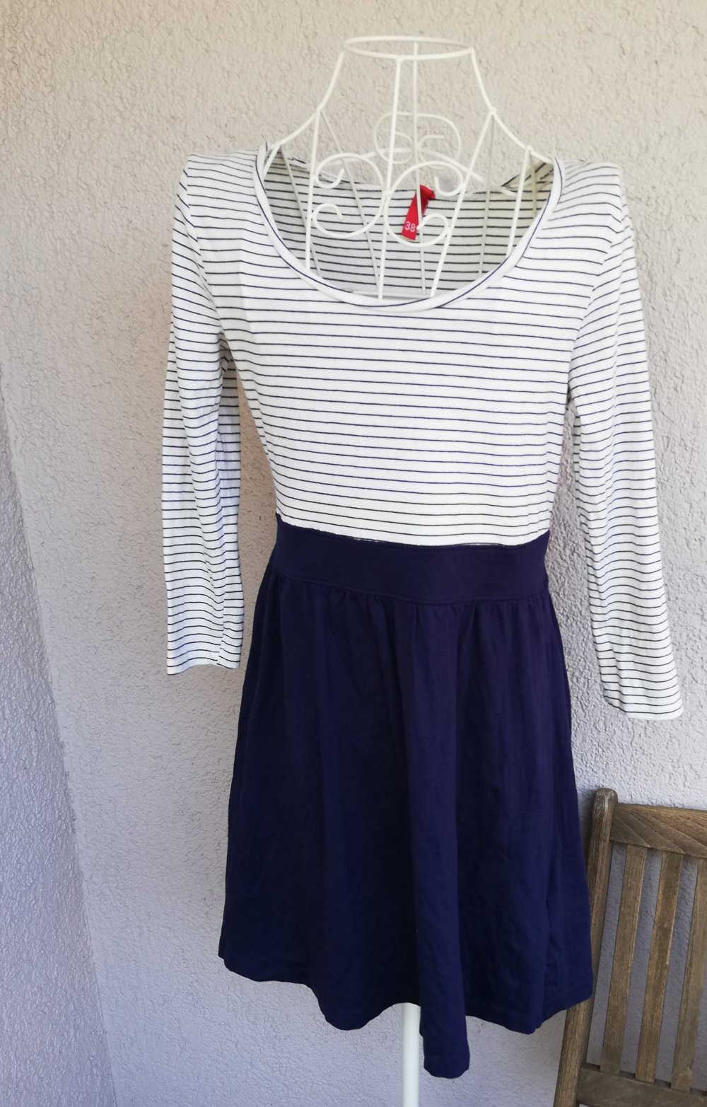Wunderschönes Kleid mit 3/4 Ärmeln und Streifenmuster von H&M