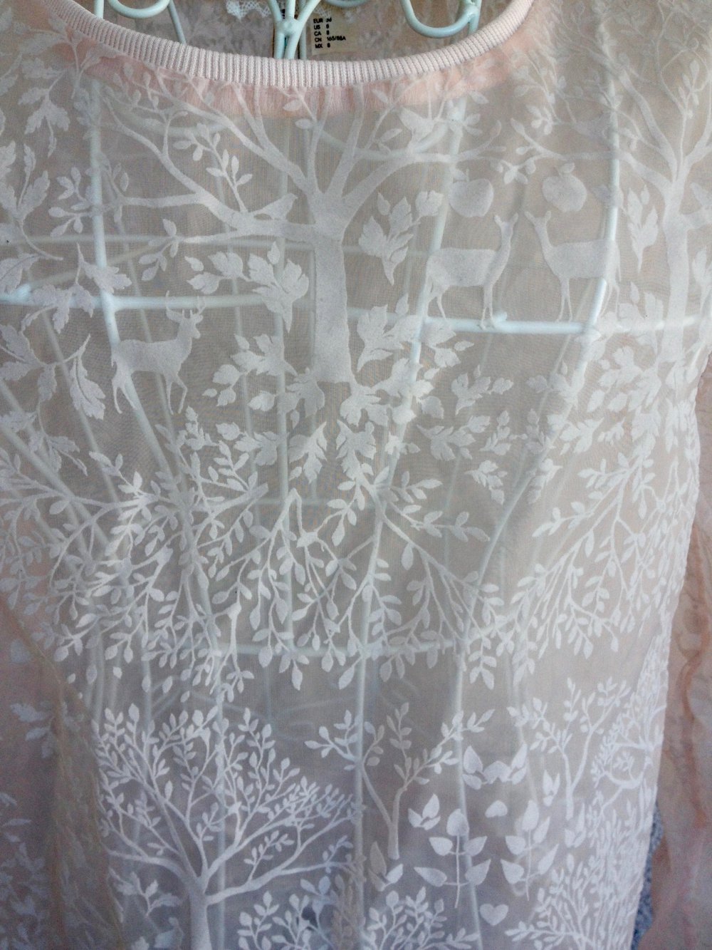 Ungetragener transparenter Pulli mit romantischem Muster von H&M