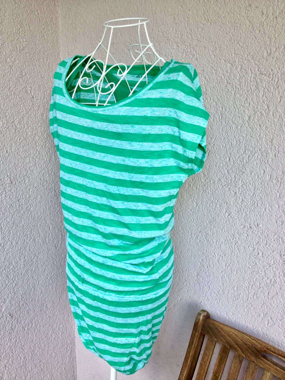 Schönes Kleid mit Streifenmuster von Bench