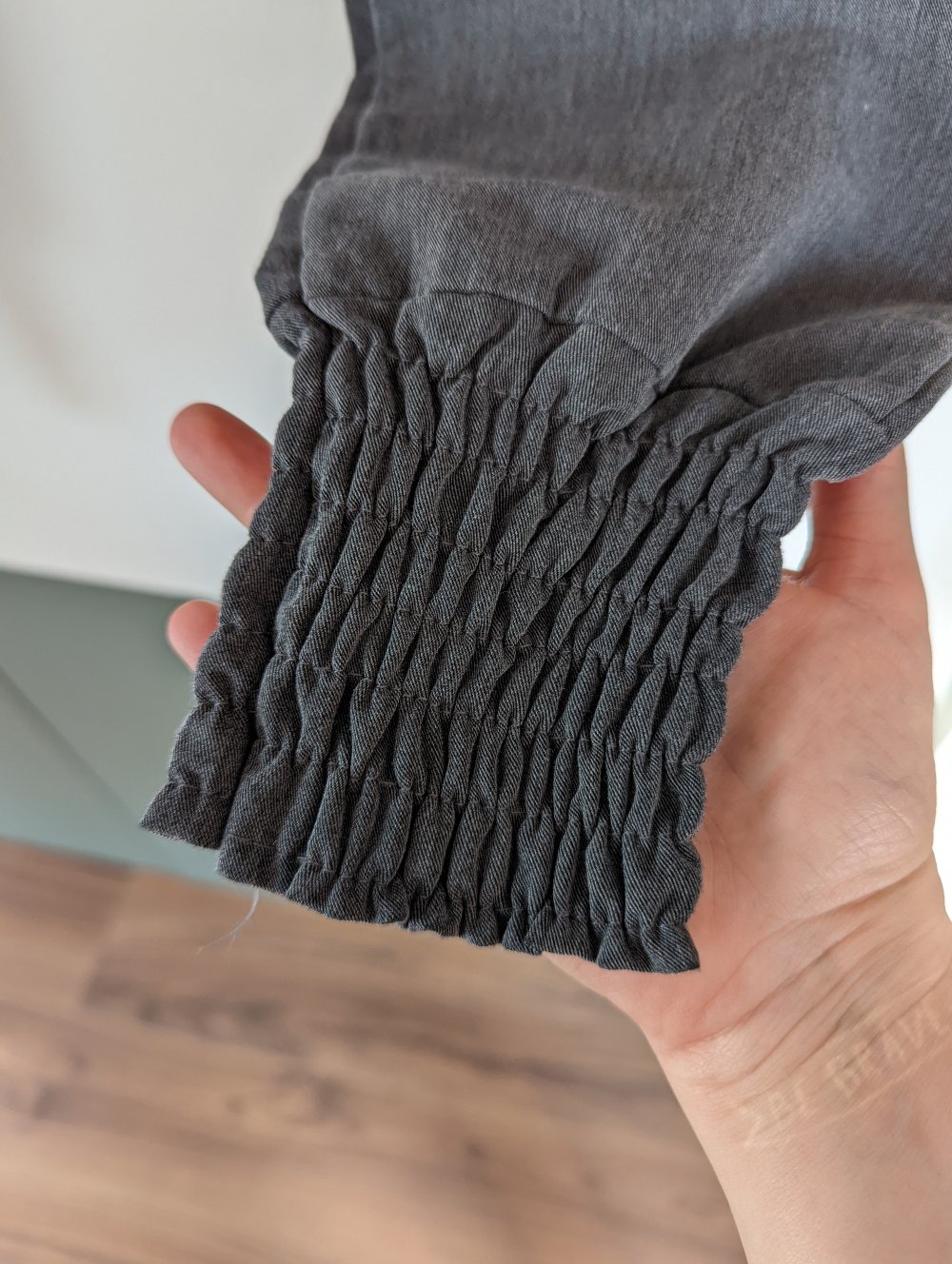 Schicke Stoffhose mit breitem Gummi und Gürtel