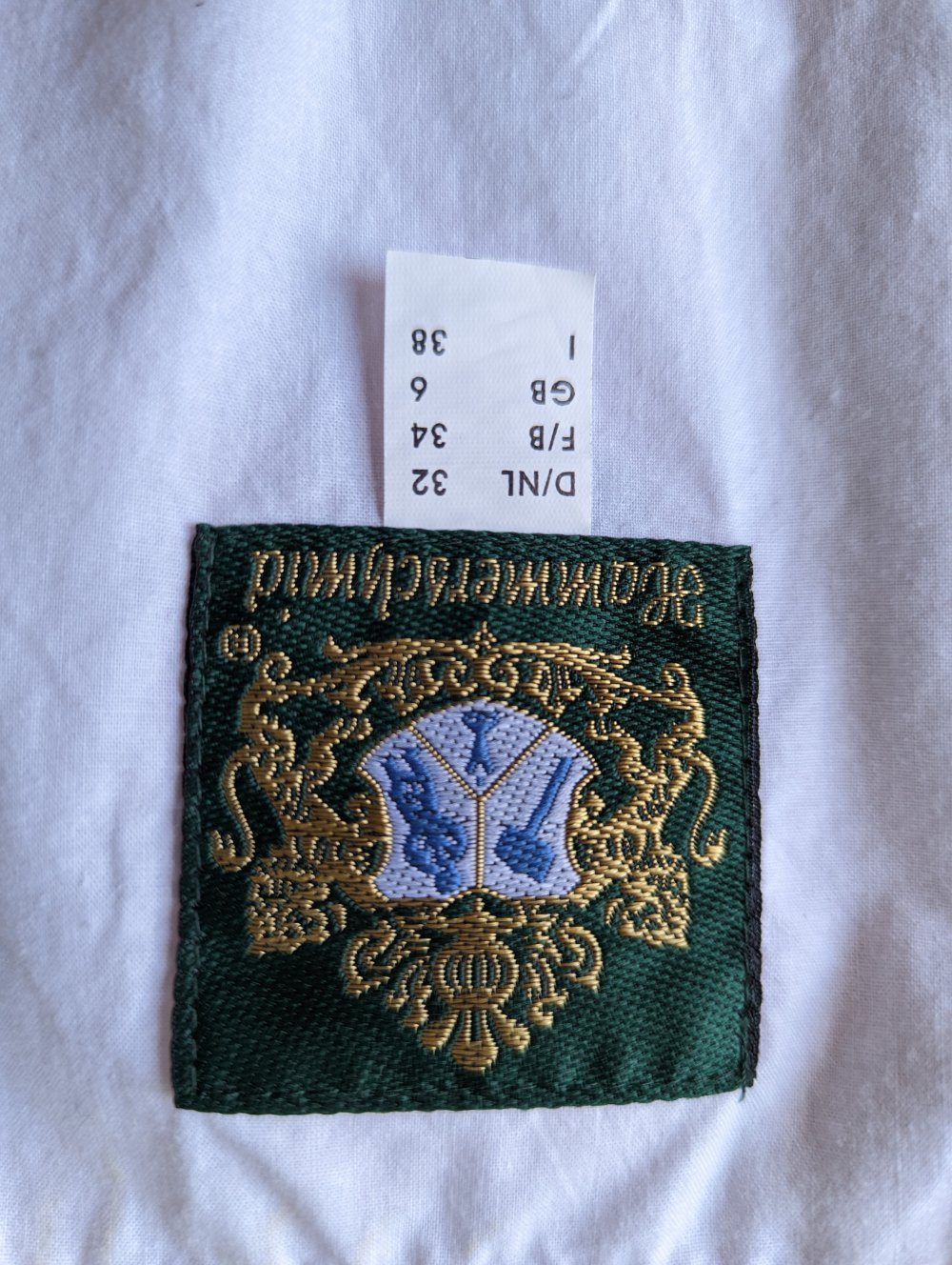 Hochwertiges Dirndl kariert und gepunktet mit Bluse