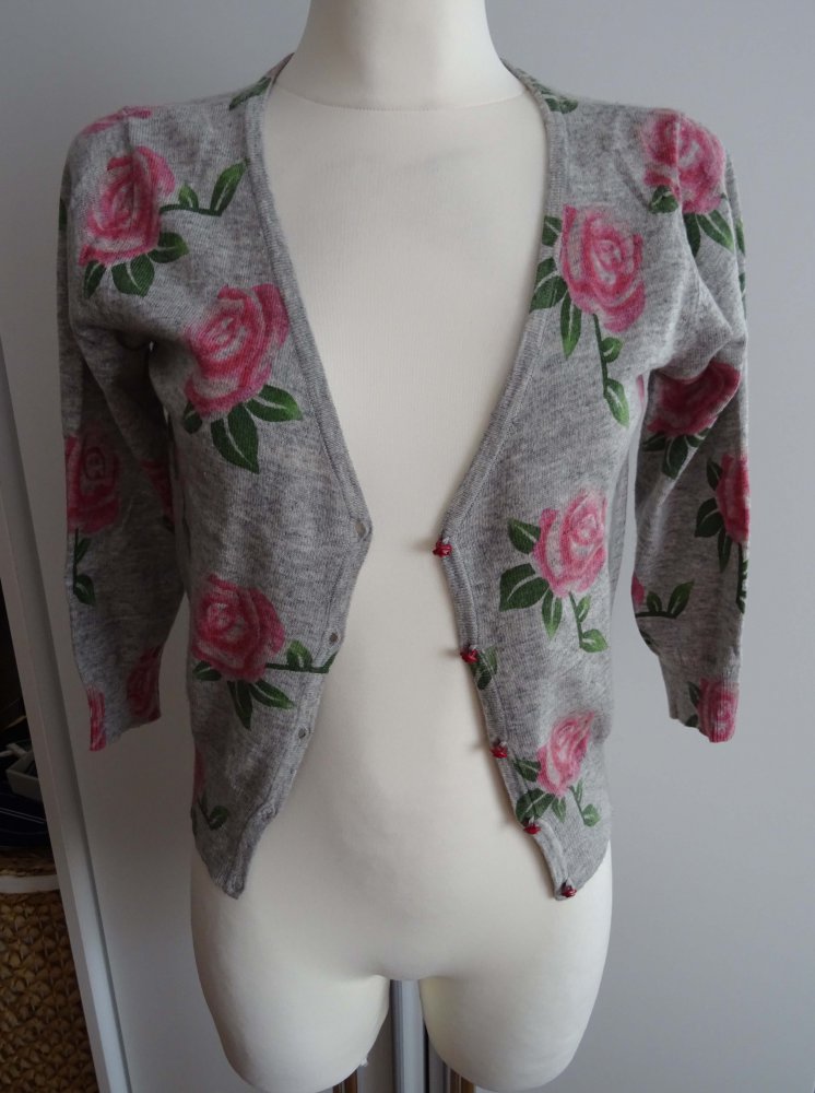 Strickjacke mit Rosen