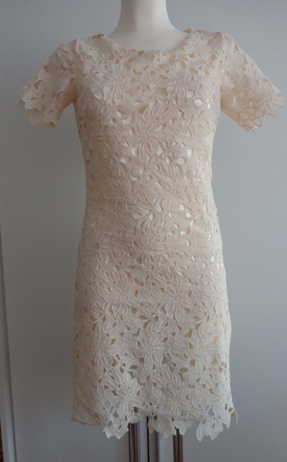 weißes Kleid