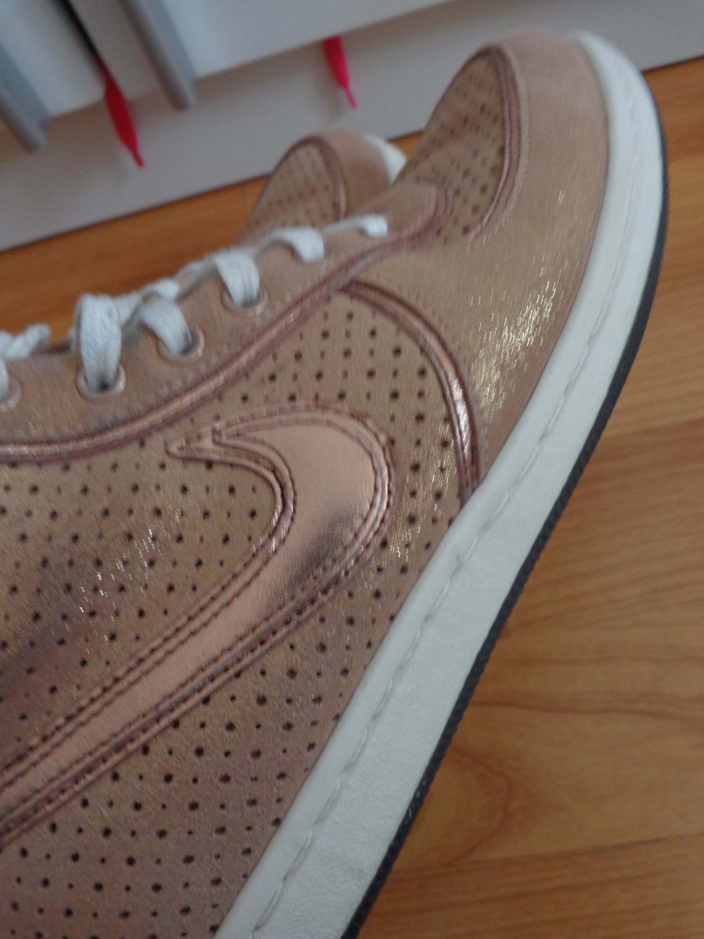 Nike Air in gold