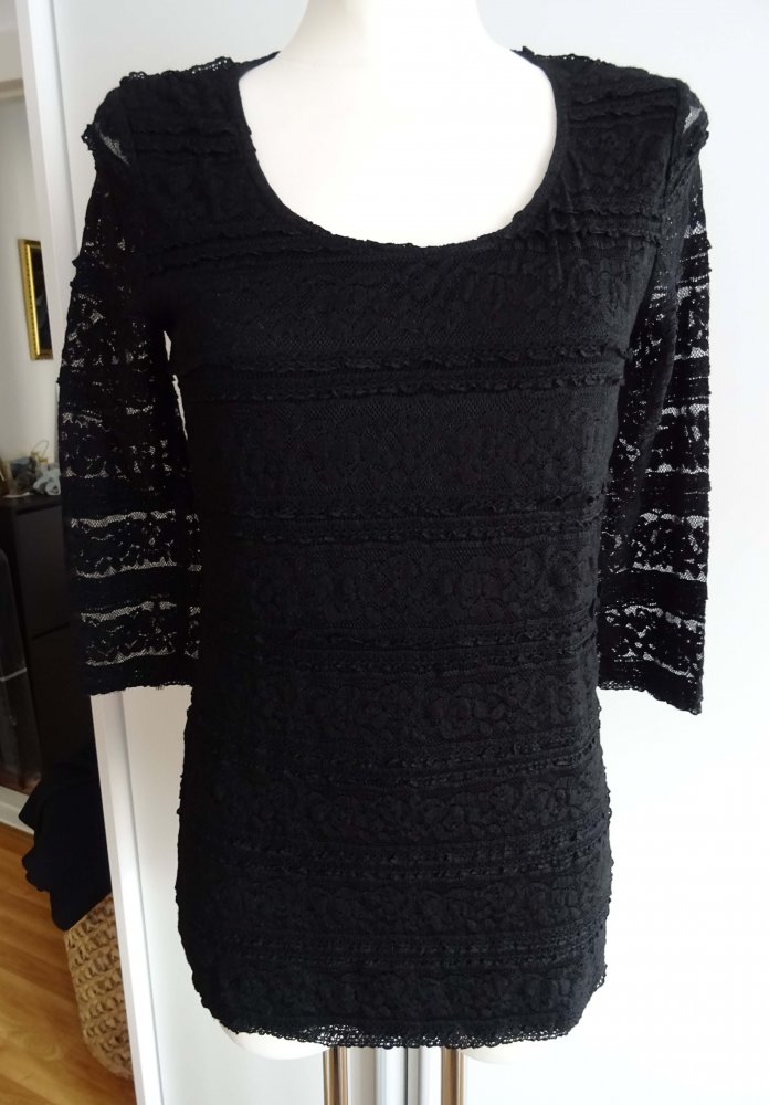 schwarzes Shirt mit Spitze