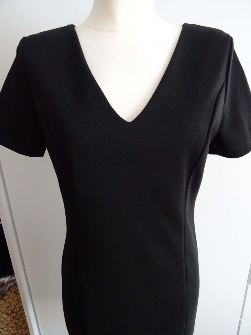 schwarzes Kleid