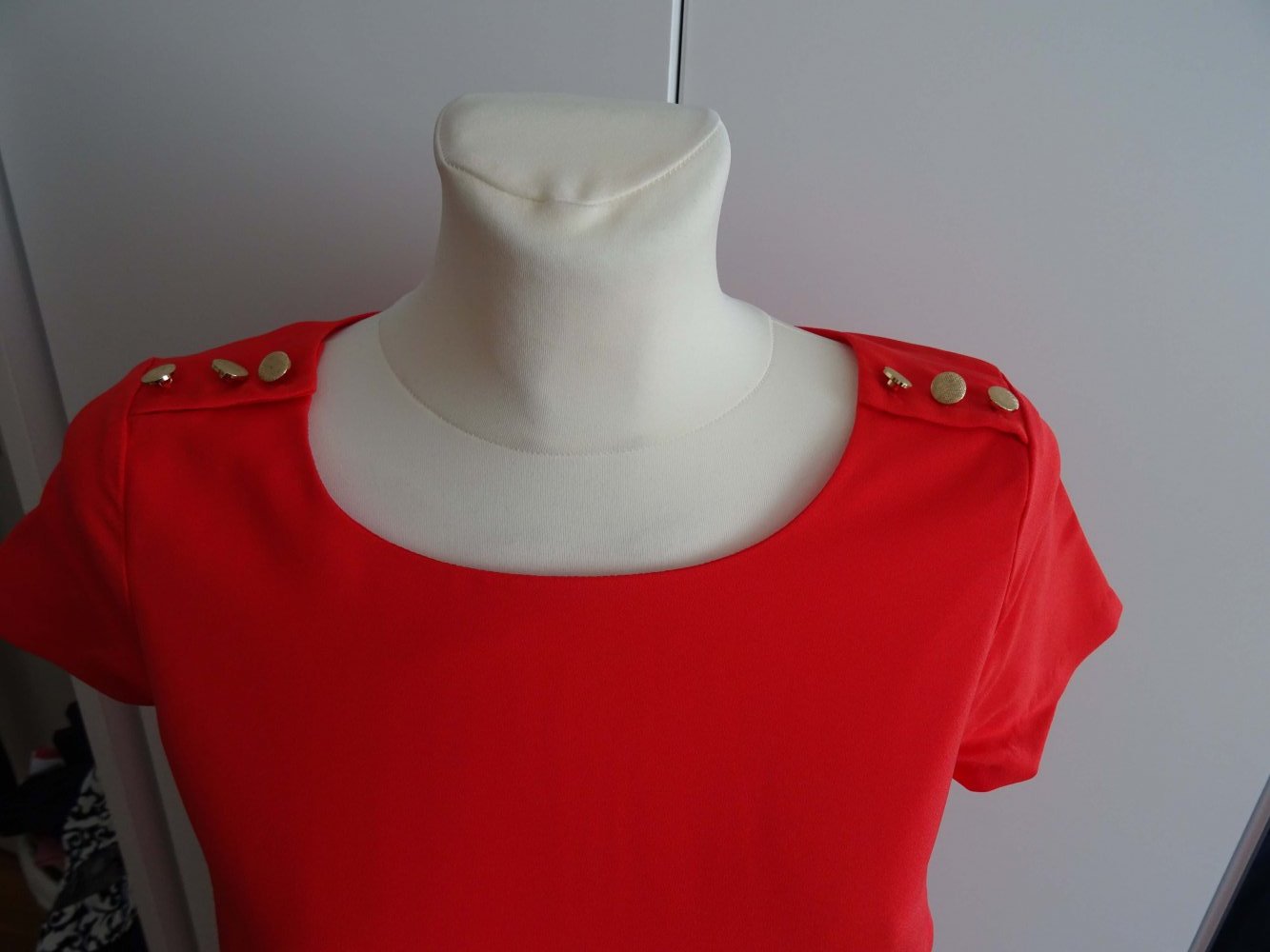 rotes Kleid