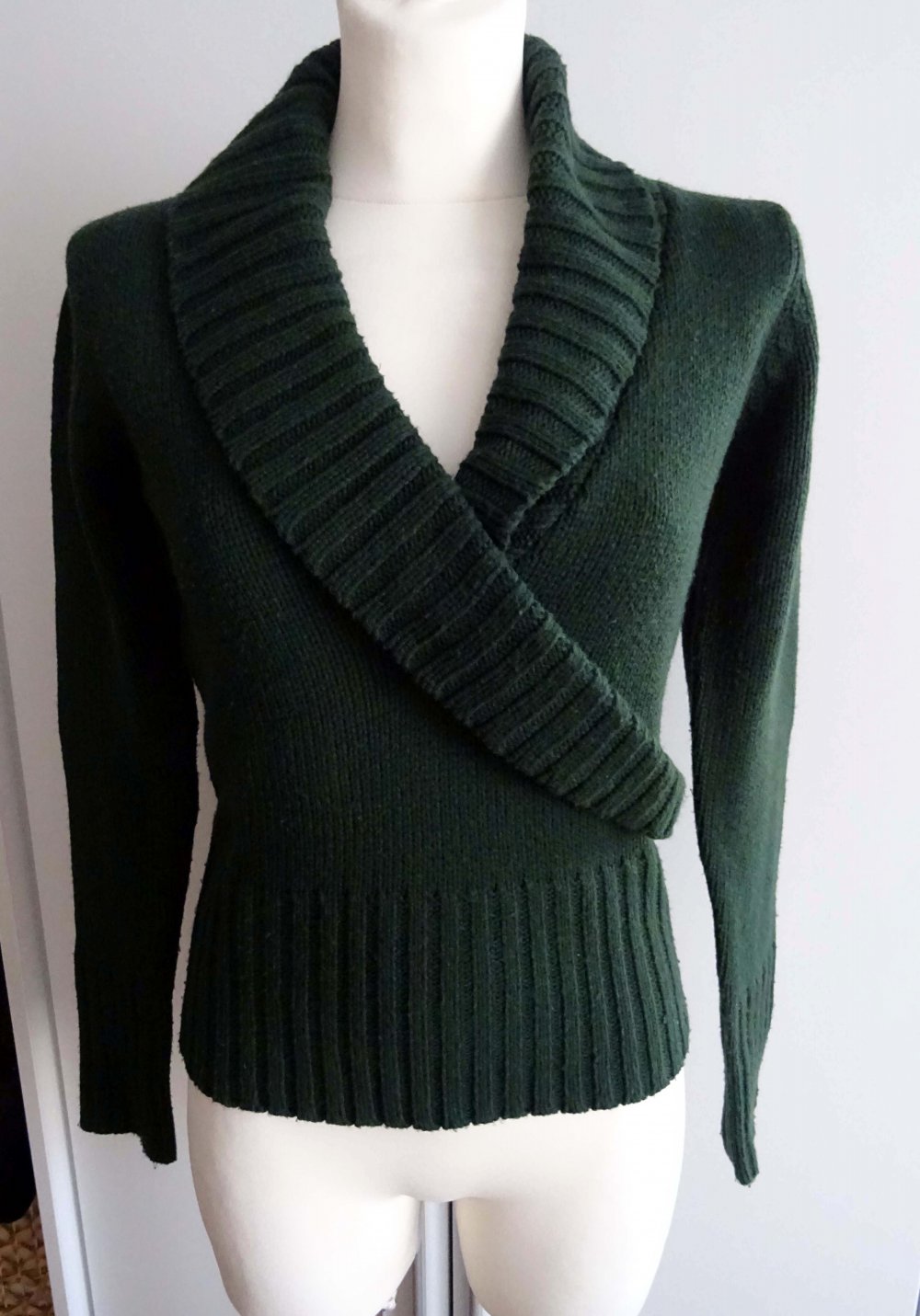 dunkelgrüner Pullover